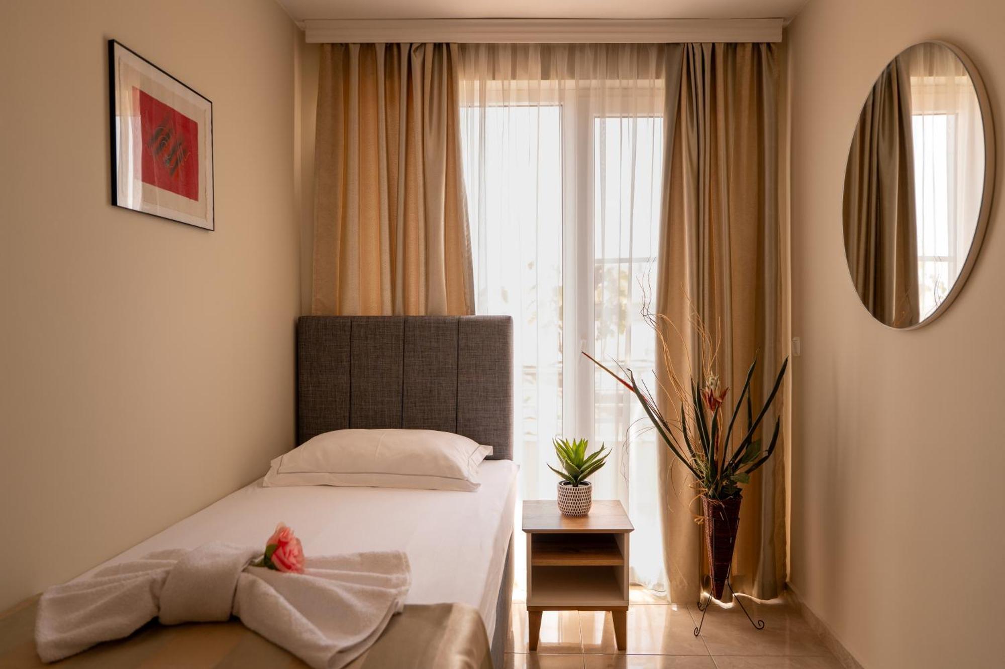 Rodos House Hotel Поморие Екстериор снимка